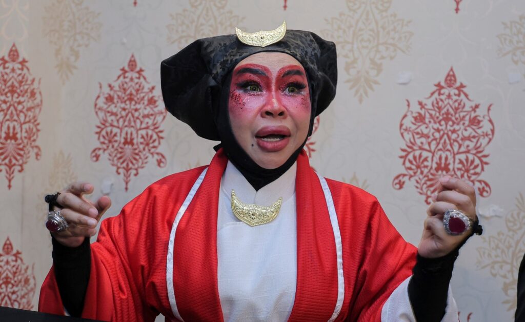 ‘Cik B hanya gurau manja, tapi risau mulut dia masin’