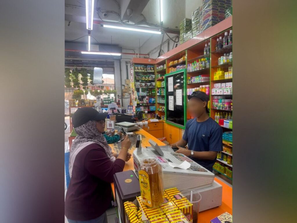 Kedai runcit dikendali warga asing diserbu, 13 dit