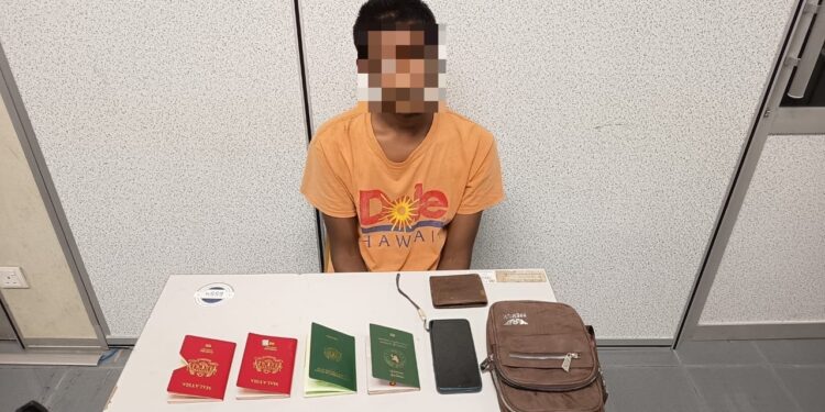 Lelaki Bangladesh ‘kantoi’ ada dua pasport
