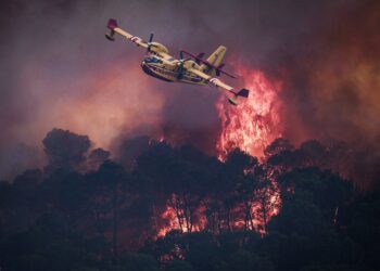 Eropah ‘terbakar’, ribuan penduduk melarikan diri