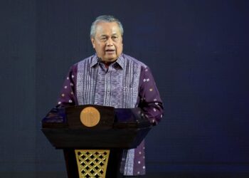 Gabenor bank pusat Indonesia letak jawatan