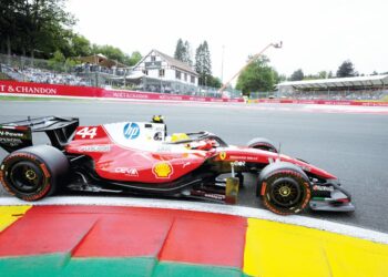 F1: Hamilton teruja prestasi jentera Ferrari