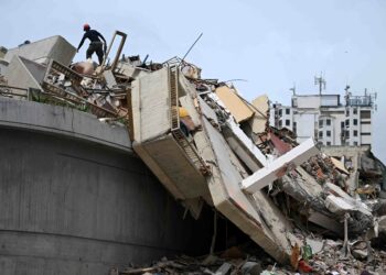 Korban gempa dahsyat meningkat hampir 3,000 orang