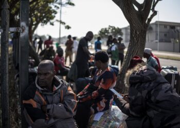 Ribuan imigran menuju sempadan, rakyat Afrika Selatan usir pendatang asing