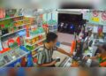 [VIDEO] Selamba belanja di pasar raya, tukar tayar guna kad debit curi