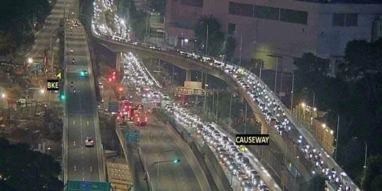 KL-Johor sesak lebih 40km macam malam raya