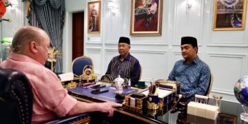 Agong terima mengadap Ahmad Zahid, Onn Hafiz