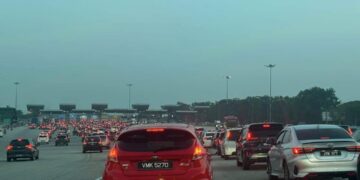 [VIDEO] Sesak ‘melekat’ laluan LKSA, ada nahas motor dan lori