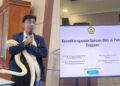Pelajar bawa ular semasa bentang tesis