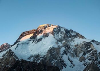 10 pendaki hilang pada ketinggian 6,600 meter