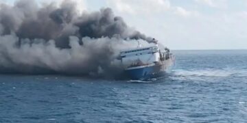 5 maut, 41 hilang feri terbakar di perairan Pulau Madura